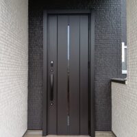 外壁塗装後の玄関ドア交換！「段差をなくしたい」難題を解決した全国1位の技術【東京都小平市の事例】