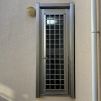 死角になる勝手口ドアはシリンダーレスでしっかり防犯を