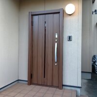 都の補助金を利用！築25年で傷んでしまった玄関ドアを交換リフォーム