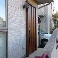東京都の助成金をもらって玄関ドアリフォーム！国と違いドアだけでも対象です