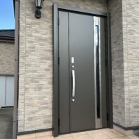 木目シートが傷んでしまったドアは1日で交換できます