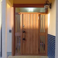 築40年の玄関ドアを1日で断熱化！礼儀とホスピタリティで感動を生むリフォーム｜LIXILリシェントM28型【埼玉県越谷市の事例】