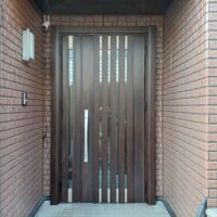 メーカー紹介店より「安くて丁寧」！準防火地域の玄関ドア交換、相見積もりで選ばれた理由とは？【葛飾区の事例】