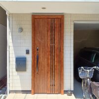 【世田谷区】築20年の2×4住宅、玄関ドアを「防火戸」でおしゃれに一新！都の助成金活用＆無料申請代行