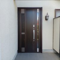 茨城県ひたちなか市の玄関ドア交換｜鍵の不具合を解決！LIXILリシェントM83型（採風）