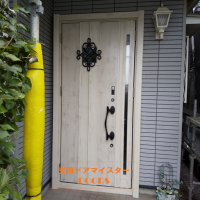 トステムプレナスⅡというドアを白系の木目調のドアにリフォーム【LIXILリシェントD77型】鴻巣市の工事事例