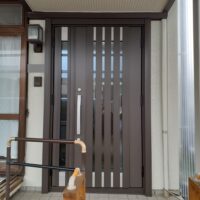 セキスイハイムの玄関ドアも交換OK！色褪せと寒さを1日で解決｜LIXILリシェントM27型【神奈川県川崎市の事例】