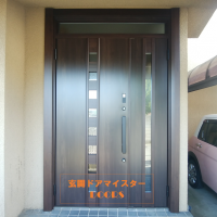 特殊な形状の木製玄関ドアをリシェントの親子ドアに【LIXILリシェントM28型】旭市の工事事例