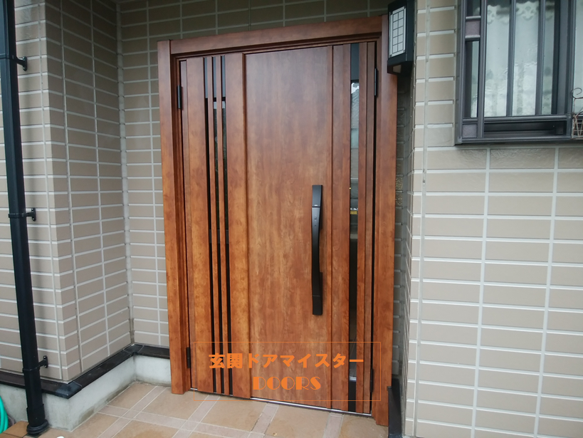 Ｓ型ハンドルのLIXILLリシェントM83型に玄関ドアを交換した事例