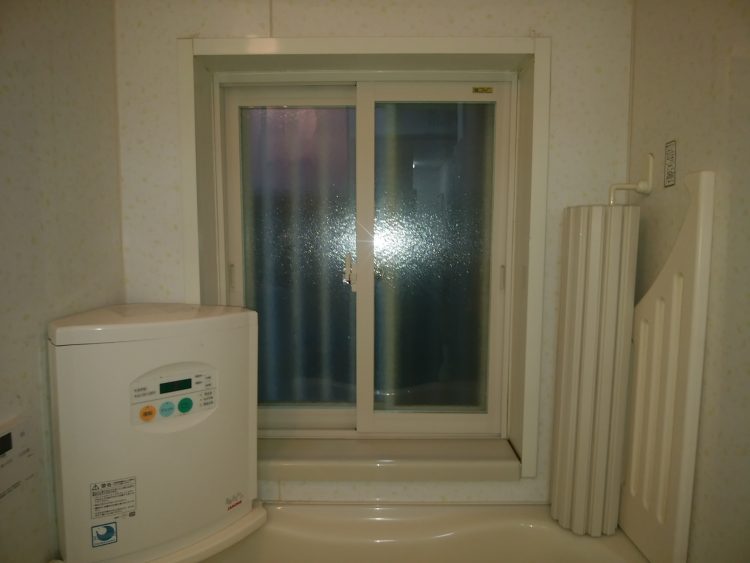 浴室・お風呂の窓リフォーム・交換：窓リフォームで快適な浴室を実現