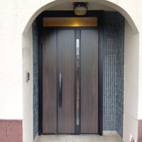 築40年の寒さ対策！鉄骨造の玄関ドアを1日で断熱化【東京都江東区の事例】