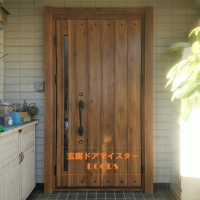 木目調の明るいドアにしてイメージが一新されました【YKKAPドアリモN09】成田市の工事事例