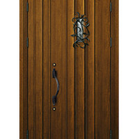 ロートアイアン調の鋳物格子が付いた木目調玄関ドアにリフォーム