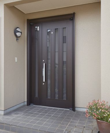 玄関ドアを守る 戸当たりの必要性と種類など 玄関ドアリフォームの玄関ドアマイスター