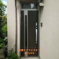 40年以上前のドアをカードキー付きの断熱ドアにリフォーム【LIXILリシェントM78型】川崎市の工事事例
