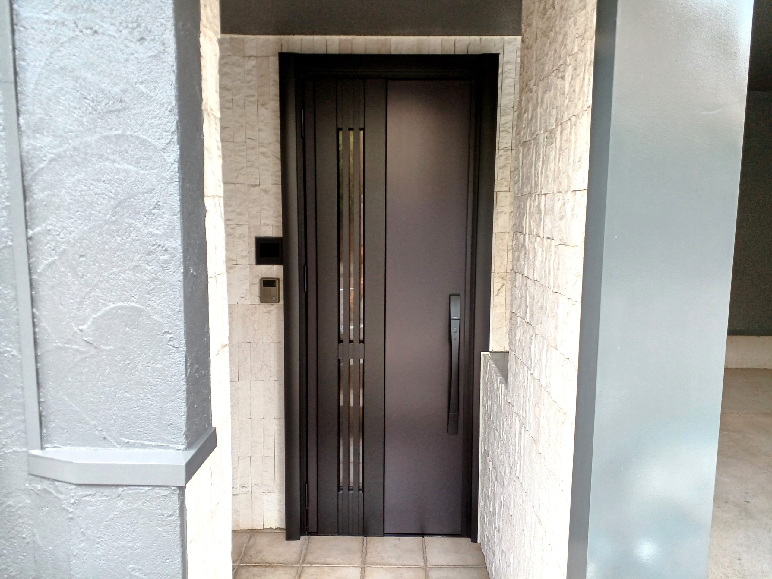 東京都の助成金を利用！中古住宅の玄関を1日で刷新！LIXILリシェントM85型【東京都目黒区の事例】