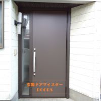 流行に左右されないドア【LIXILリシェントM17型】松戸市の工事事例