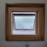 寒い脱衣所のルーバー窓を交換！先進的窓リノベ事業で賢く断熱＆防犯対策｜LIXILリプラス【埼玉県越谷市の事例】