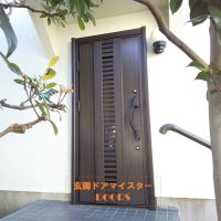 玄関ドアと勝手口ドアを１日で換気ができるドアに【YKKAPドアリモC11T】千葉市の工事事例