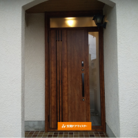 隙間風が入る木製玄関ドア、1日で断熱ドアに交換できます【LIXILリシェントM83型】浦安市の事例