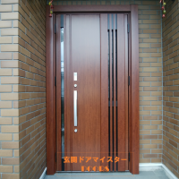 YAMAHAの木製玄関ドアをリモコンキー付きの採風ドアにリフォーム【LIXILリシェントM83型】多摩市の工事事例