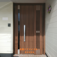 特注の木製玄関ドアを採風ドアにリフォーム【LIXILリシェントM83型】世田谷区の工事事例