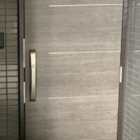 賃貸併用マンションオーナー様へ｜自宅ドアを断熱・リモコンキー仕様に。資産価値と暮らしの質を同時に高める改修事例