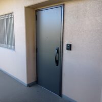 築30年になるマンションの玄関ドアを全戸交換【東京都の補助金を利用】