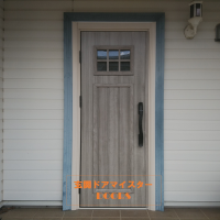 輸入ドアのようなデザインのドアにリフォーム【YKKAPドアリモE01】土浦市の工事事例