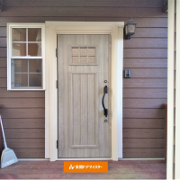 輸入の木製ドアのリフォームにはこんなドアがお似合いです【YKKAPドアリモE01】牛久市の事例