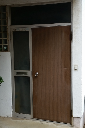 玄関ドアのリフォームはアルミでok メリットとデメリットに迫る 玄関ドアリフォームの玄関ドアマイスター