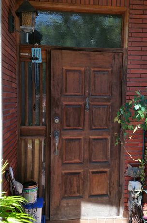 ドアスコープが招く危険性と防犯対策の必要性について 玄関ドアリフォームの玄関ドアマイスター
