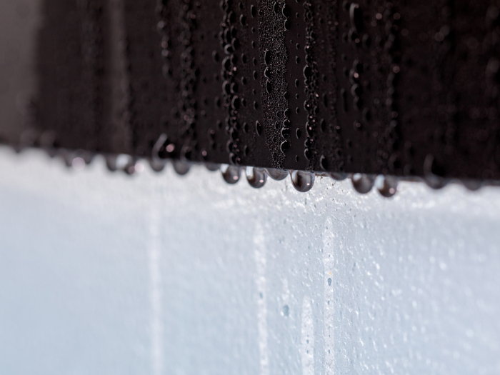 玄関ドアが結露する原因