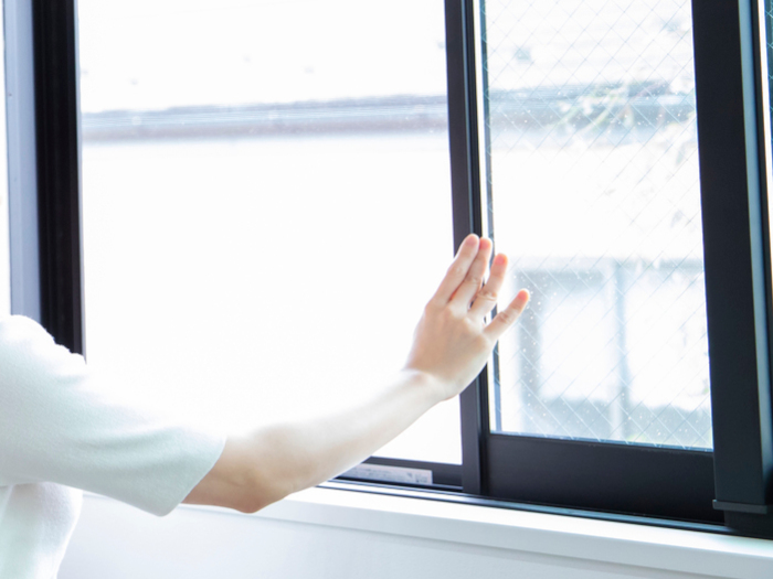 「窓が閉まらない・引っかかる」原因と放置するリスク